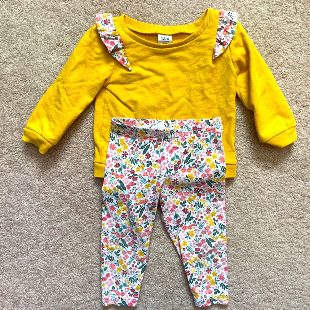 Matching set! Floral leggings and yellow sweatshirt